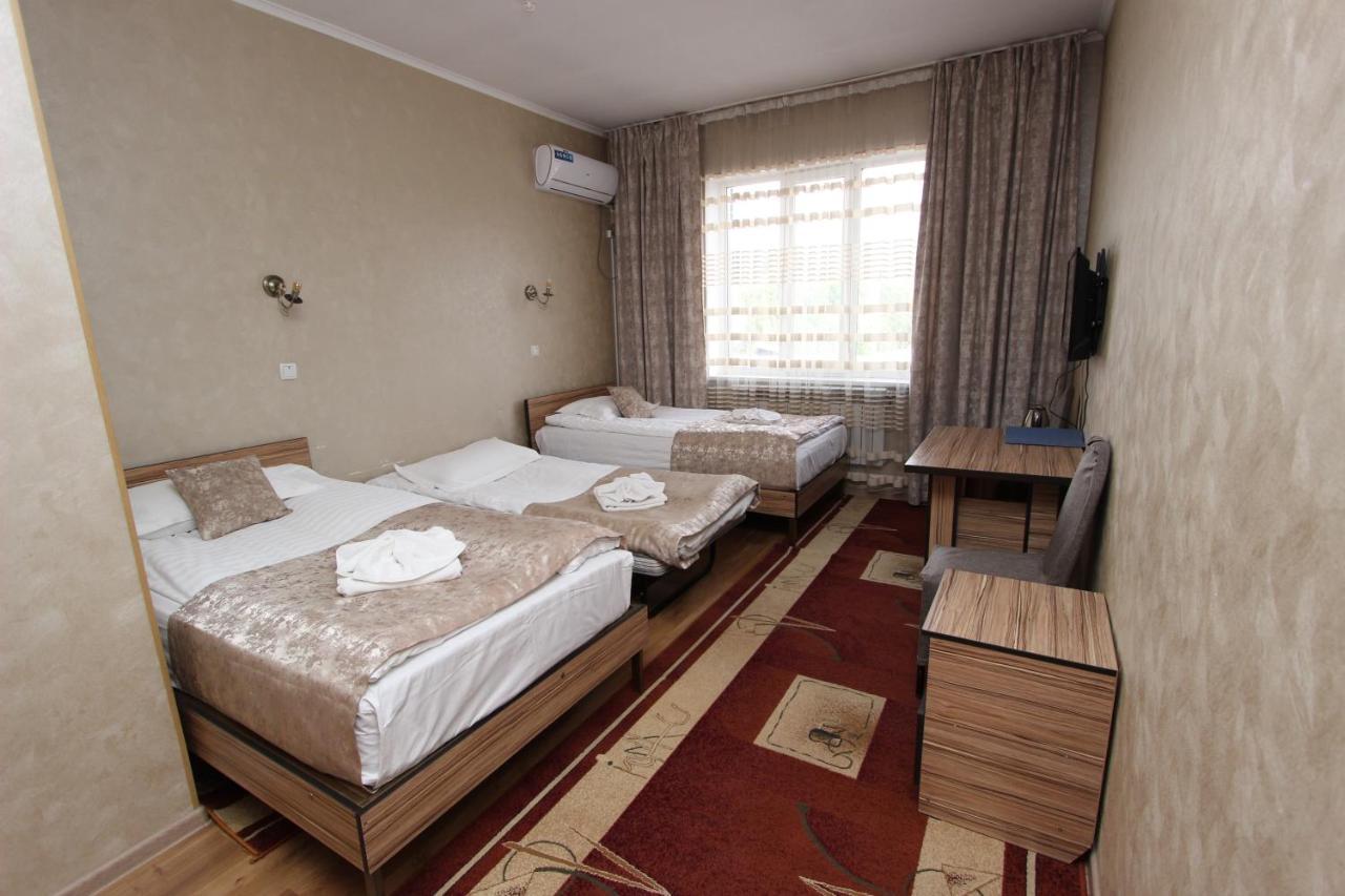 Madanur Hotel Karakol Exterior photo